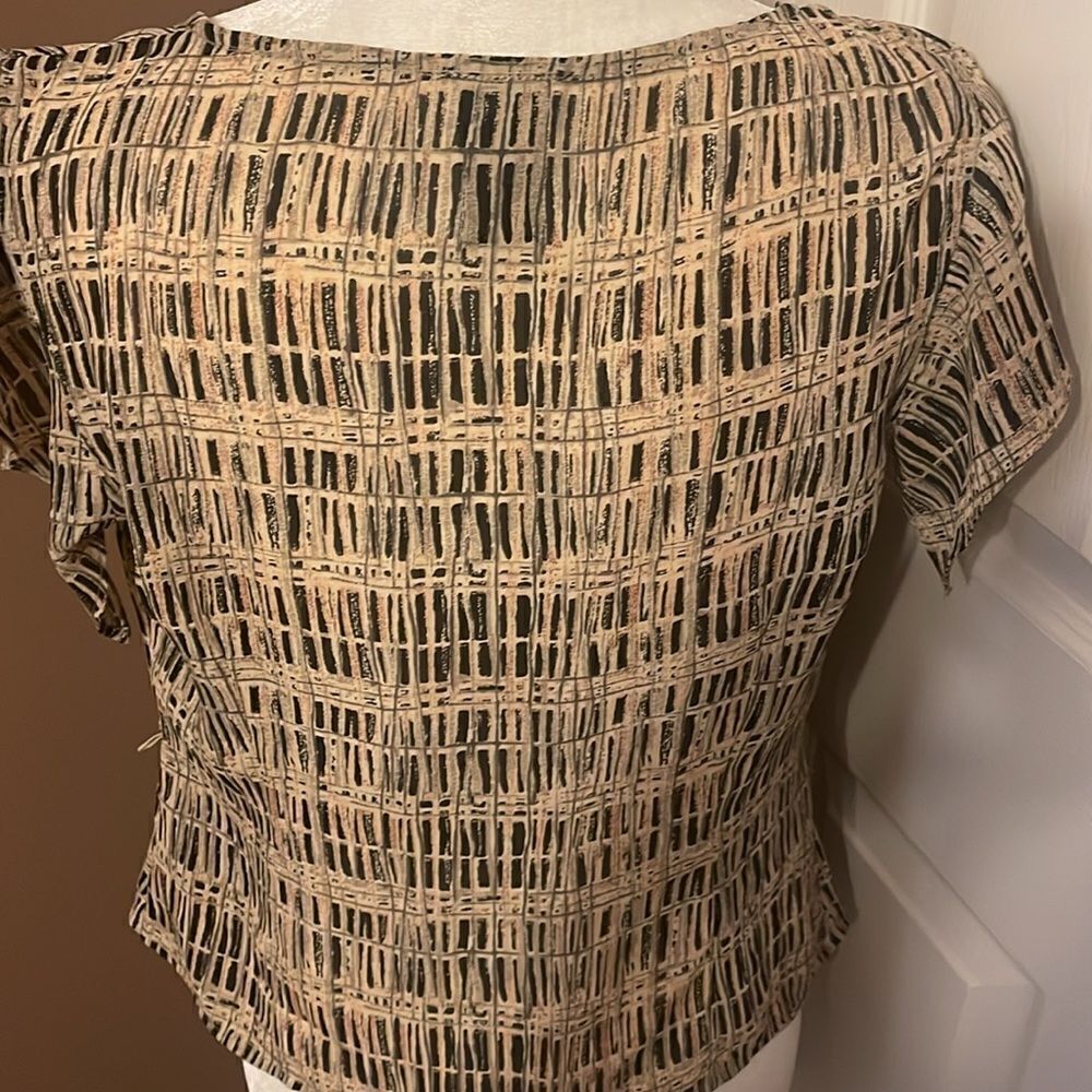 BCBG Maxazria Black&Tan Wrap Blouse Size 6 EUC - Picture 5 of 7